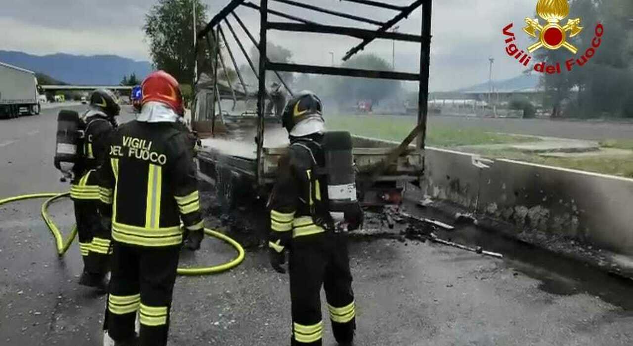 https://statics.cedscdn.it/photos/MED_HIGH/2026/07/14/9650691_14132016_incendio_furgone_a34.jpg