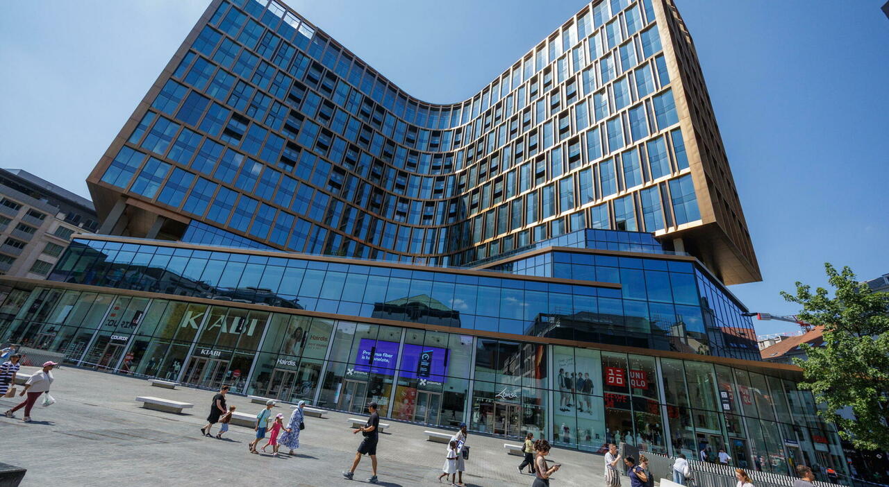 incendio bruxelles in fiamme la torre oxy almeno 2 morti e 4 dispersi le vittime trovate in ascensore da Ilmessaggero.it incendio bruxelles in fiamme la torre oxy almeno 2 morti e 4 dispersi le vittime trovate in ascensore