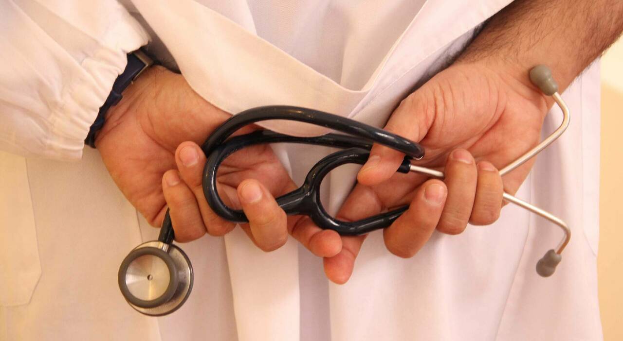 https://statics.cedscdn.it/photos/MED_HIGH/2026/07/14/9651162_14205612_medici_no_vax_tornano_albo_scontro_polemiche_cosa_cambia.jpg