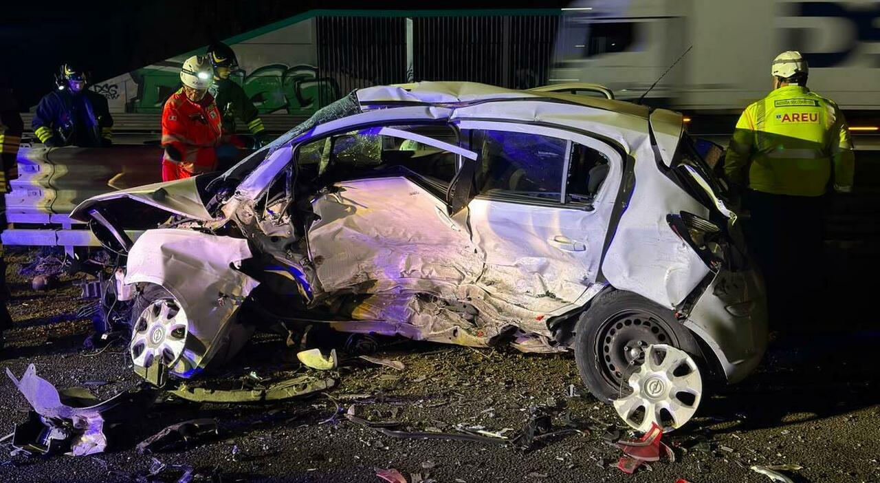 si ferma per un incidente sulla a4 travolto da una tesla ragazzo di 27 anni muore sul colpo aveva appena avvisato i genitori dell imprevisto da Ilgazzettino.it si ferma per un incidente sulla a4 travolto da una tesla ragazzo di 27 anni muore sul colpo aveva appena avvisato i genitori dell imprevisto