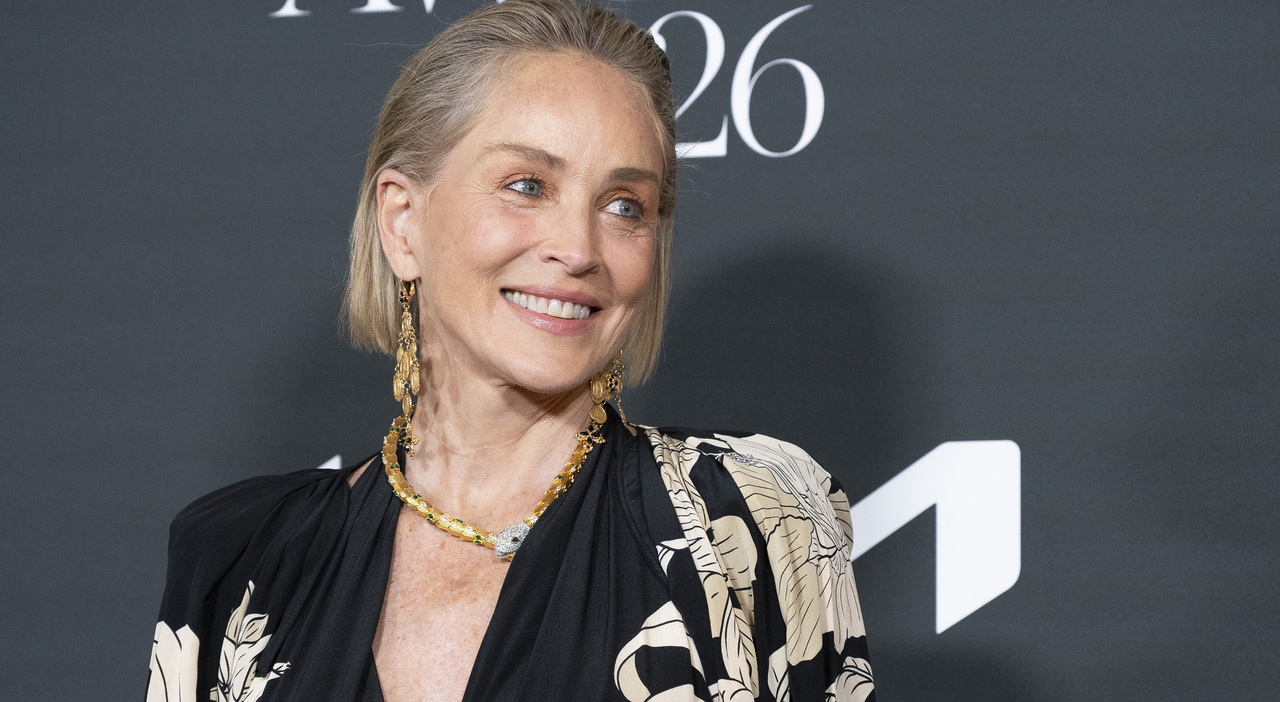 https://statics.cedscdn.it/photos/MED_HIGH/2026/07/16/9654678_16074017_sharon_stone_ictus_intervista_intelligenza_artificiale_roma.jpg
