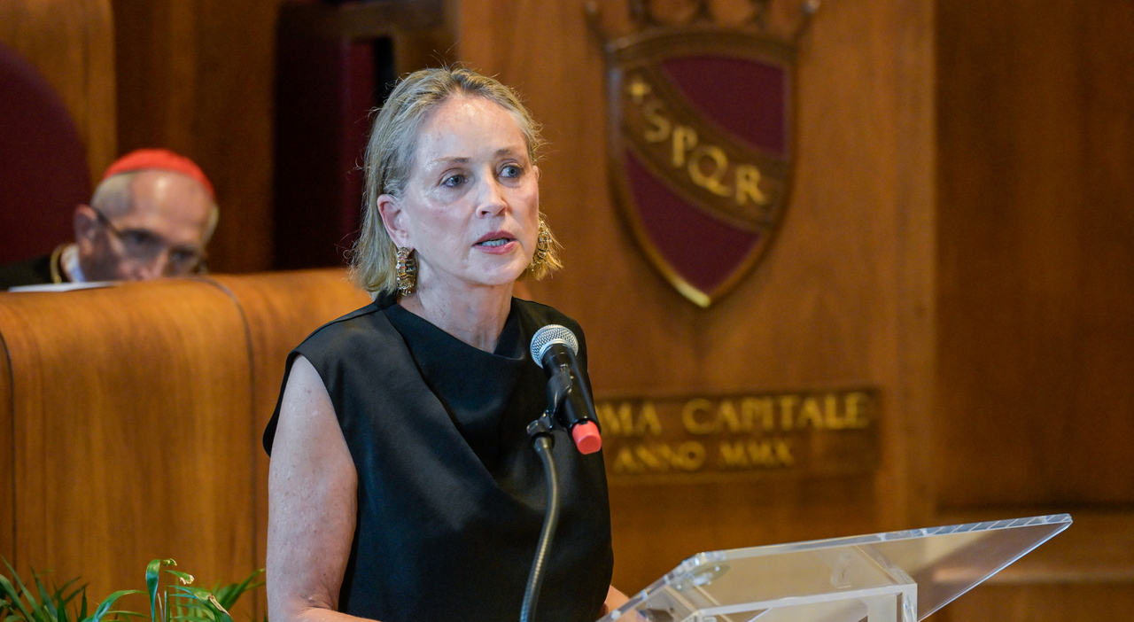 sharon stone a trump comportati in modo da rendere fiera una madre e sull ictus morire ti apre gli occhi da Ilmessaggero.it sharon stone a trump comportati in modo da rendere fiera una madre e sull ictus morire ti apre gli occhi