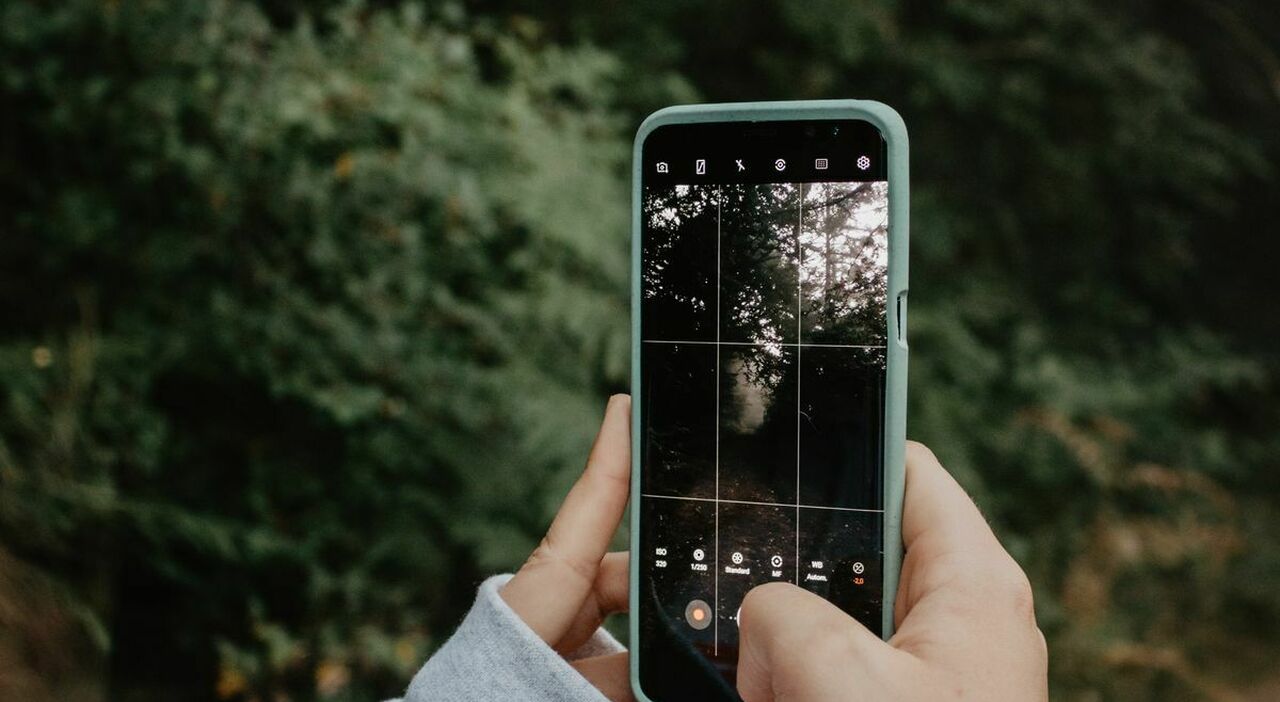 spegnete gli smartphone durante le tempeste attirano i fulmini e a casa scollegate gli apparecchi dalla linea elettrica i consigli dell esperto meteo da Ilgazzettino.it spegnete gli smartphone durante le tempeste attirano i fulmini e a casa scollegate gli apparecchi dalla linea elettrica i consigli dell esperto meteo