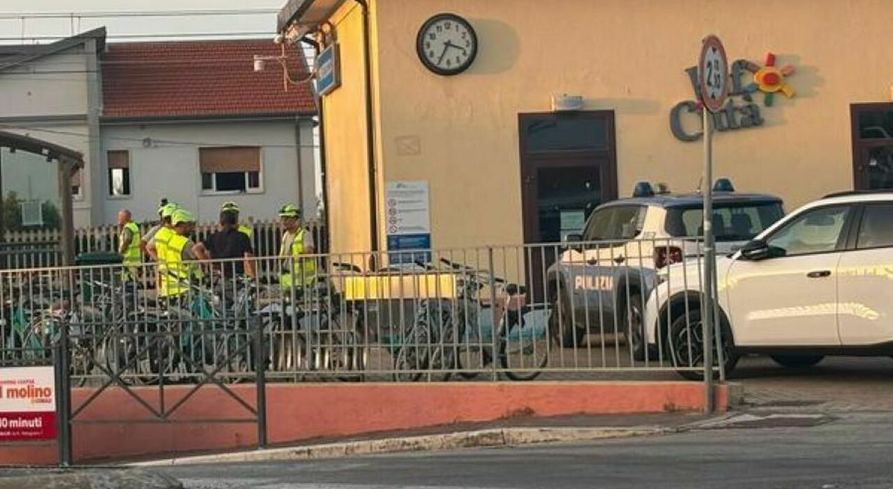 seduta sui binari travolta alla stazione di marzocca dal treno regionale muore donna di 42 anni malore per il macchinista da Corriereadriatico.it seduta sui binari travolta alla stazione di marzocca dal treno regionale muore donna di 42 anni malore per il macchinista