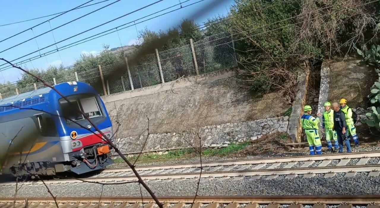 operaio travolto dal treno mentre lavora sui binari 43enne morto sul colpo da Ilgazzettino.it operaio travolto dal treno mentre lavora sui binari 43enne morto sul colpo