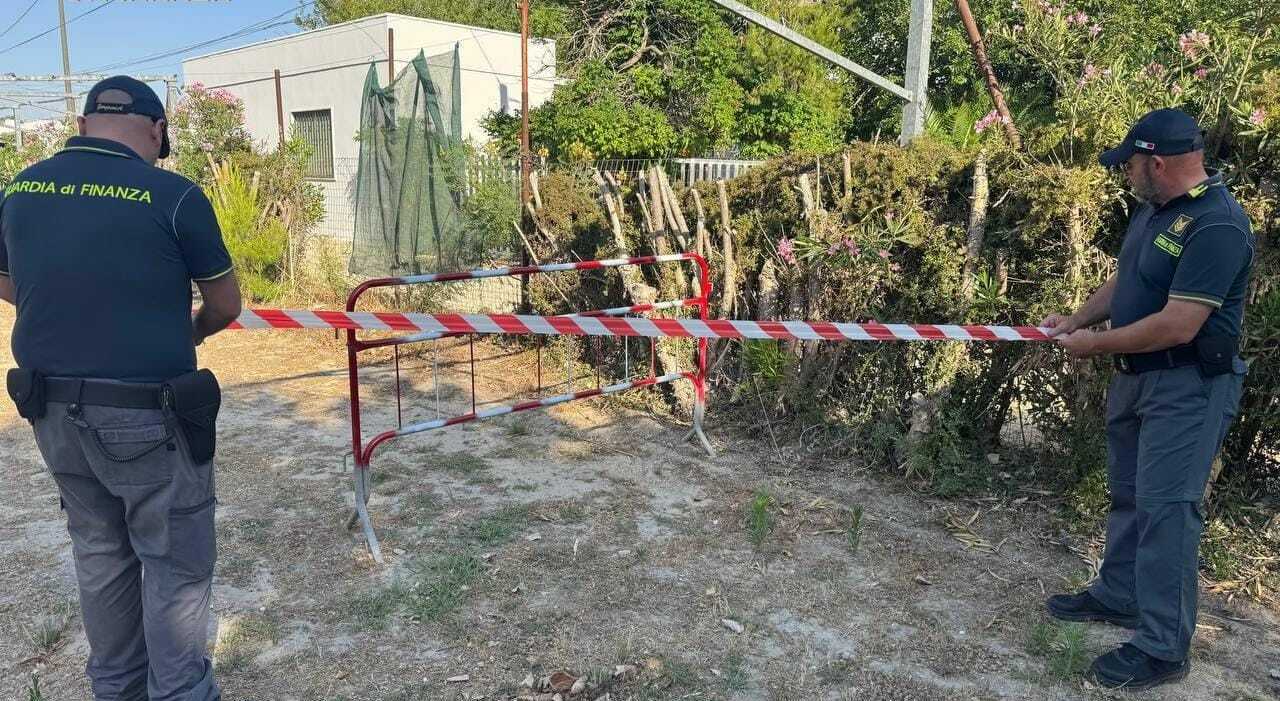 campeggio abusivo a due passi dal mare sequestro a gallipoli da Quotidianodipuglia.it campeggio abusivo a due passi dal mare sequestro a gallipoli