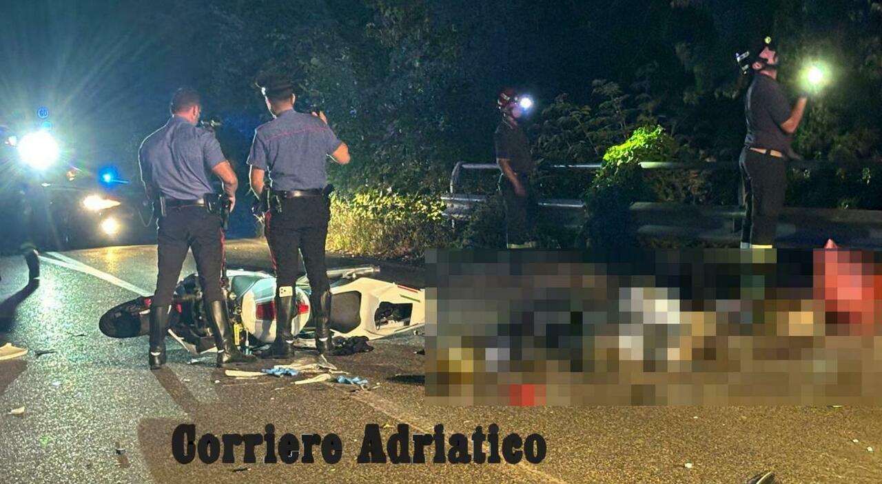 tragico scontro tra moto e un furgone a colmurano due centauri morti sulla provinciale 78 strada chiusa per i soccorsi foto da Corriereadriatico.it tragico scontro tra moto e un furgone a colmurano due centauri morti sulla provinciale 78 strada chiusa per i soccorsi foto