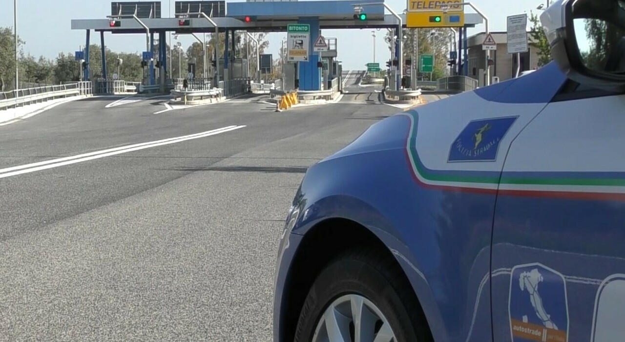 polizia speronata in a4 dall auto di una banda di nomadi volante distrutta nel fosso dopo l inseguimento a 200 all ora due agenti feriti da Ilgazzettino.it polizia speronata in a4 dall auto di una banda di nomadi volante distrutta nel fosso dopo l inseguimento a 200 all ora due agenti feriti