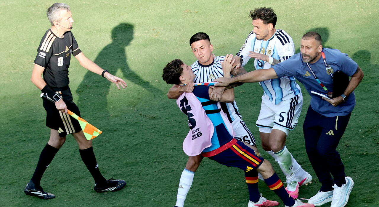 https://statics.cedscdn.it/photos/MED_HIGH/2026/07/20/9660933_20001934_leandro_paredes_rissa_spagna_argentina_cosa_ha_fatto_video.jpg
