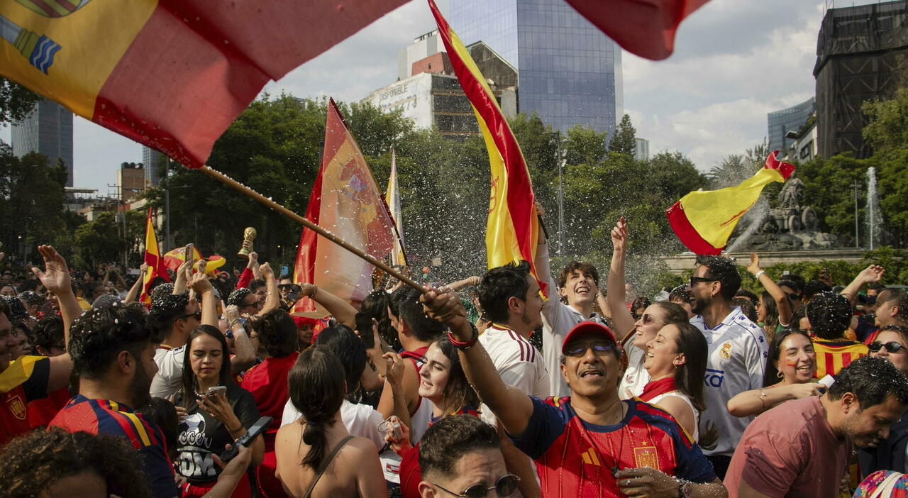 https://statics.cedscdn.it/photos/MED_HIGH/2026/07/20/9661843_20084906_spagna_festa_mondiali_morto_ragazzino_13_anni.jpg
