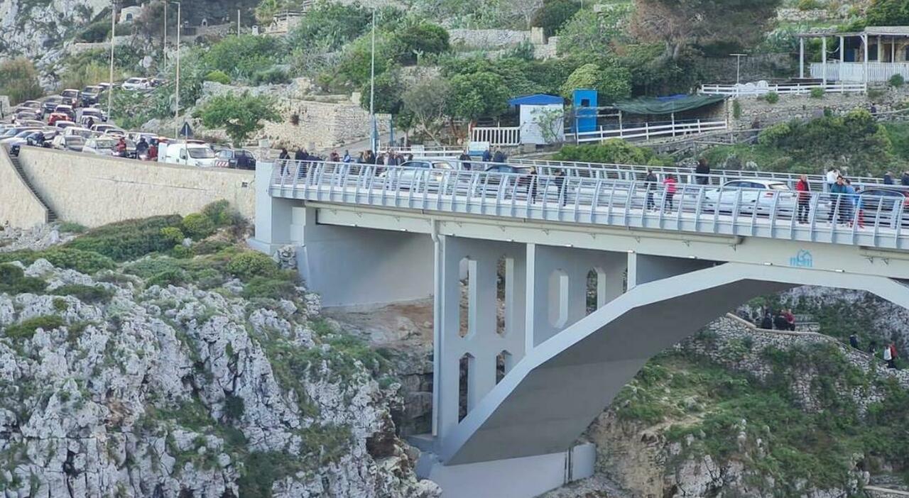 paura al ciolo si tuffa da uno scoglio di 30 metri e sbatte contro lacqua turista 18enne in gravi condizioni da Quotidianodipuglia.it paura al ciolo si tuffa da uno scoglio di 30 metri e sbatte contro lacqua turista 18enne in gravi condizioni