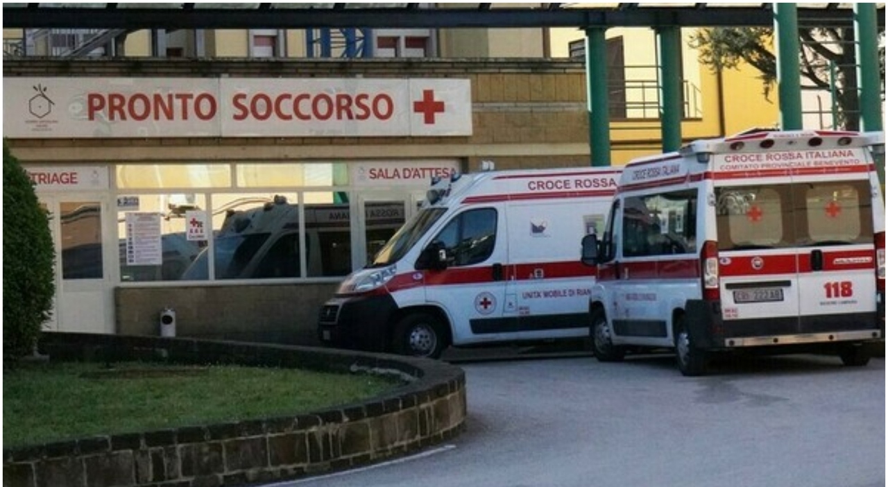 https://statics.cedscdn.it/photos/MED_HIGH/2026/07/21/9663889_21095640_parente_paziente_pesta_operatore_socio_sanitario_pronto_soccorso_ospedale_pellegrini_napoli.jpg