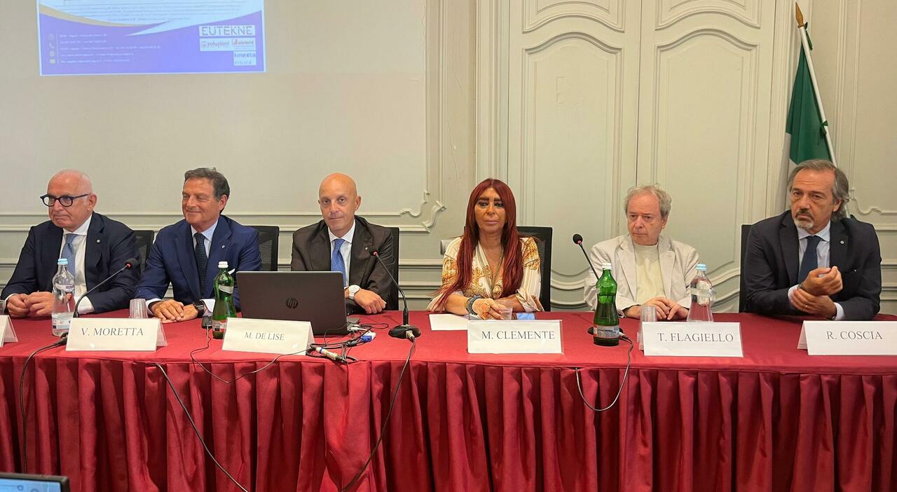 https://statics.cedscdn.it/photos/MED_HIGH/2026/07/21/9664388_21173408_odcec_napoli_da_sinistra_genna_moretta_de_lise_clemente_flagiello_e_coscia_.jpg