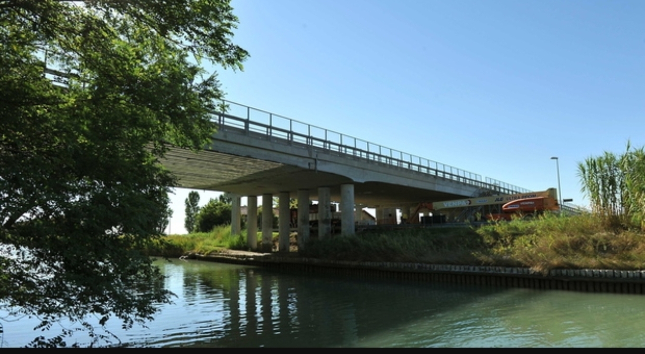 si tuffa dal ponte sul tagliamento ma non riemerge ricerche in corso del giovane nel natisone da Ilgazzettino.it si tuffa dal ponte sul tagliamento ma non riemerge ricerche in corso del giovane nel natisone