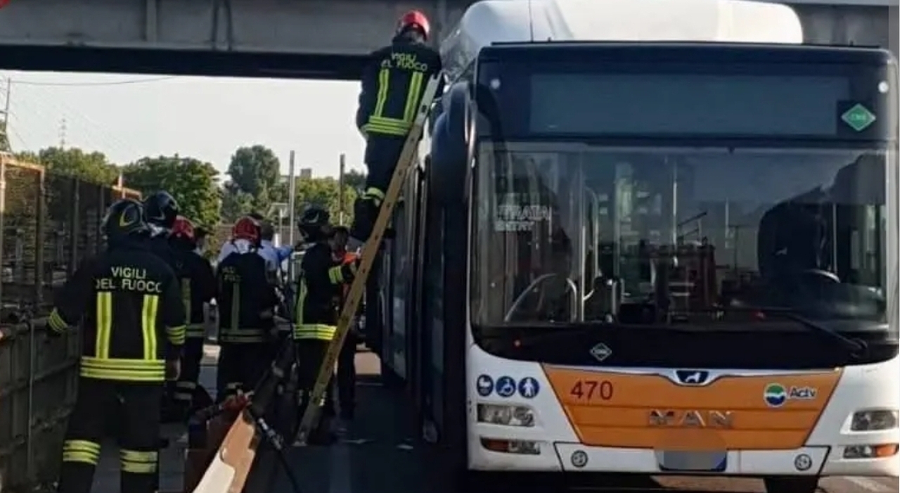 fuga di metano da un bus actv pompiere fuori servizio si accorge della perdita e lancia l allarme traffico in tilt da Ilgazzettino.it fuga di metano da un bus actv pompiere fuori servizio si accorge della perdita e lancia l allarme traffico in tilt