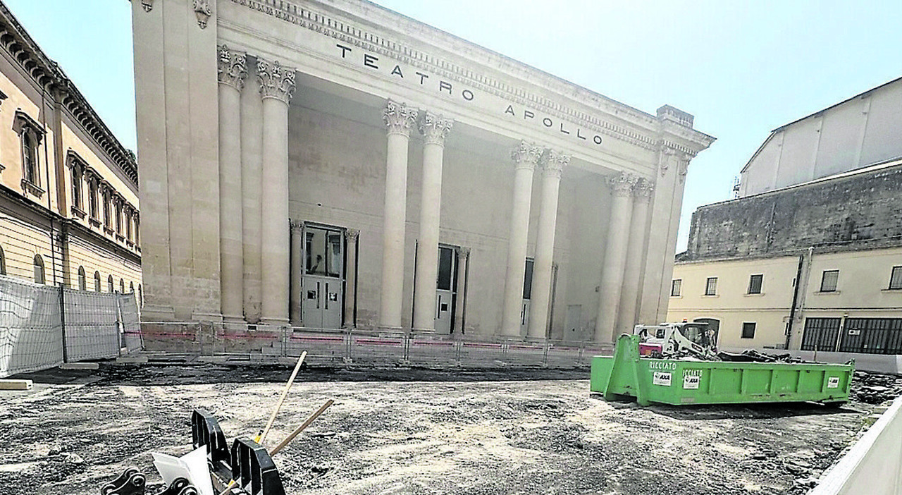 teatro apollo la svolta asfalto via dopo 10 anni per granigliato e alberi da Quotidianodipuglia.it teatro apollo la svolta asfalto via dopo 10 anni per granigliato e alberi