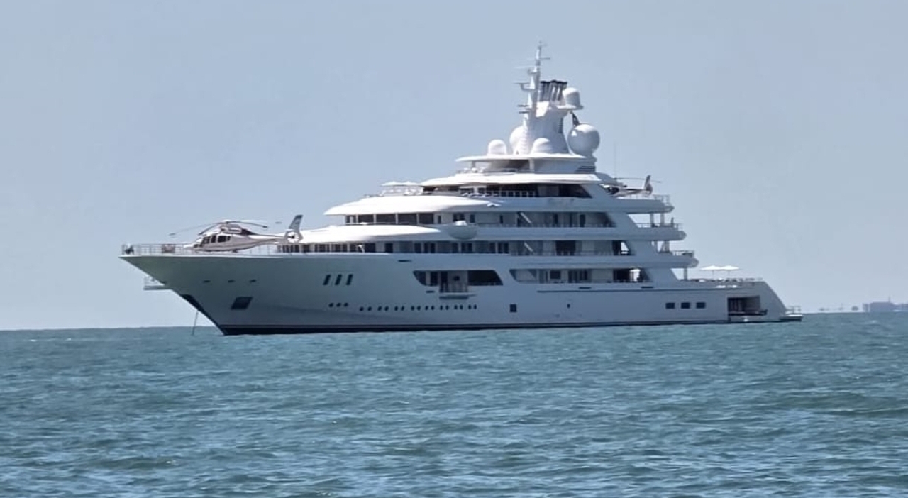 l ambasciatore usa arriva a bibione con lo yacht da 117 metri per portare la figlia al luna park da Ilgazzettino.it l ambasciatore usa arriva a bibione con lo yacht da 117 metri per portare la figlia al luna park