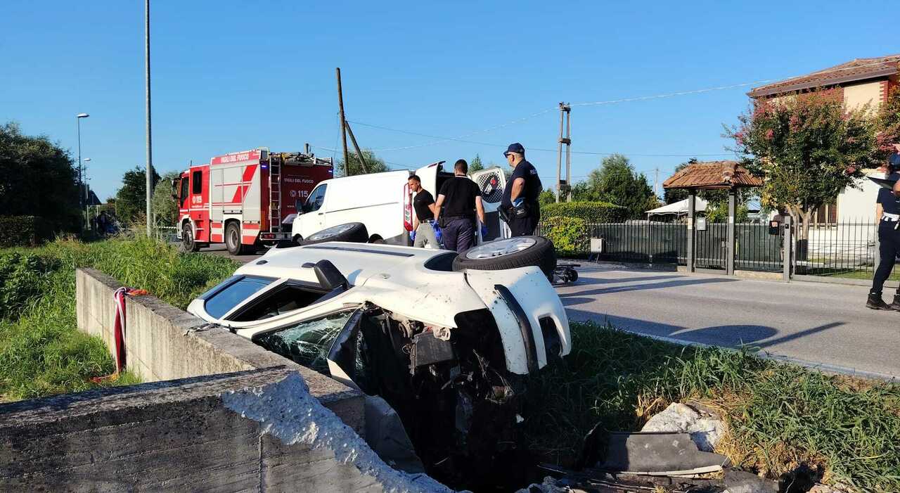 perde il controllo dell auto e si schianta contro il muro di una casa 62enne muore sul colpo strada chiusa al traffico da Ilgazzettino.it perde il controllo dell auto e si schianta contro il muro di una casa 62enne muore sul colpo strada chiusa al traffico