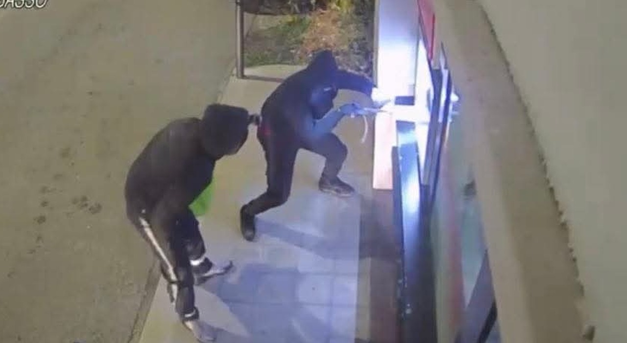 assalti ai bancomat con le bombe scacco alla banda arresti e perquisizioni in puglia da Quotidianodipuglia.it assalti ai bancomat con le bombe scacco alla banda arresti e perquisizioni in puglia