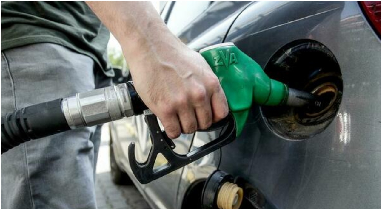 https://statics.cedscdn.it/photos/MED_HIGH/2026/07/23/9668214_23125843_gasolio_record_autostrada_fare_pieno_costa_13_euro_piu_oggi.jpg