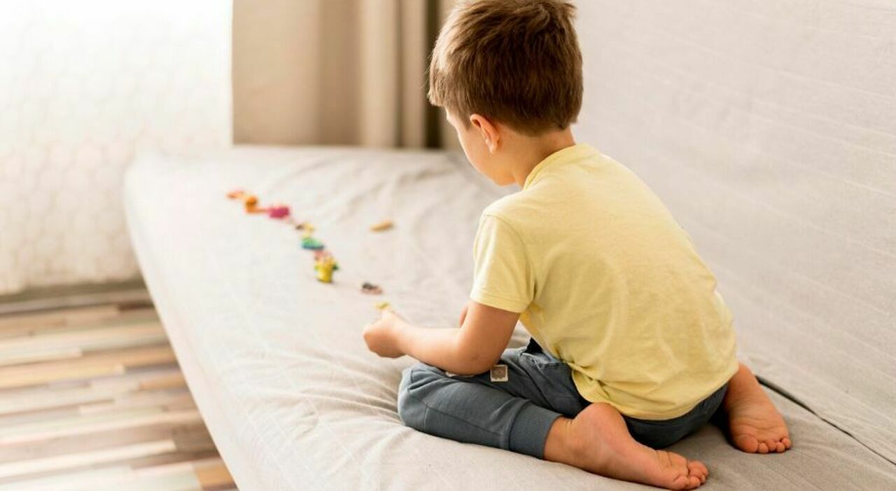 https://statics.cedscdn.it/photos/MED_HIGH/2026/07/23/9668485_23171032_bambini_soli_casa_lendinara_rovigo_genitori_centro_commerciale_denuncia.jpg