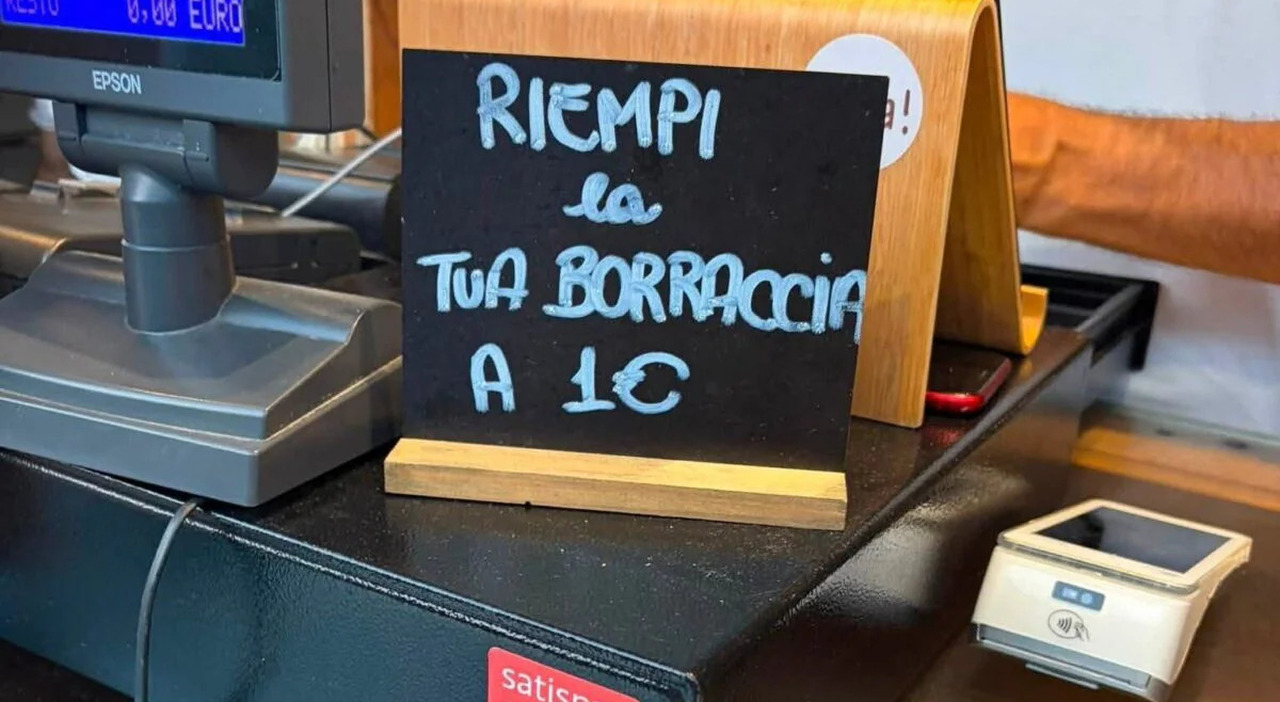 https://statics.cedscdn.it/photos/MED_HIGH/2026/07/24/9668907_26204349_acqua_borraccia_1_euro.jpg