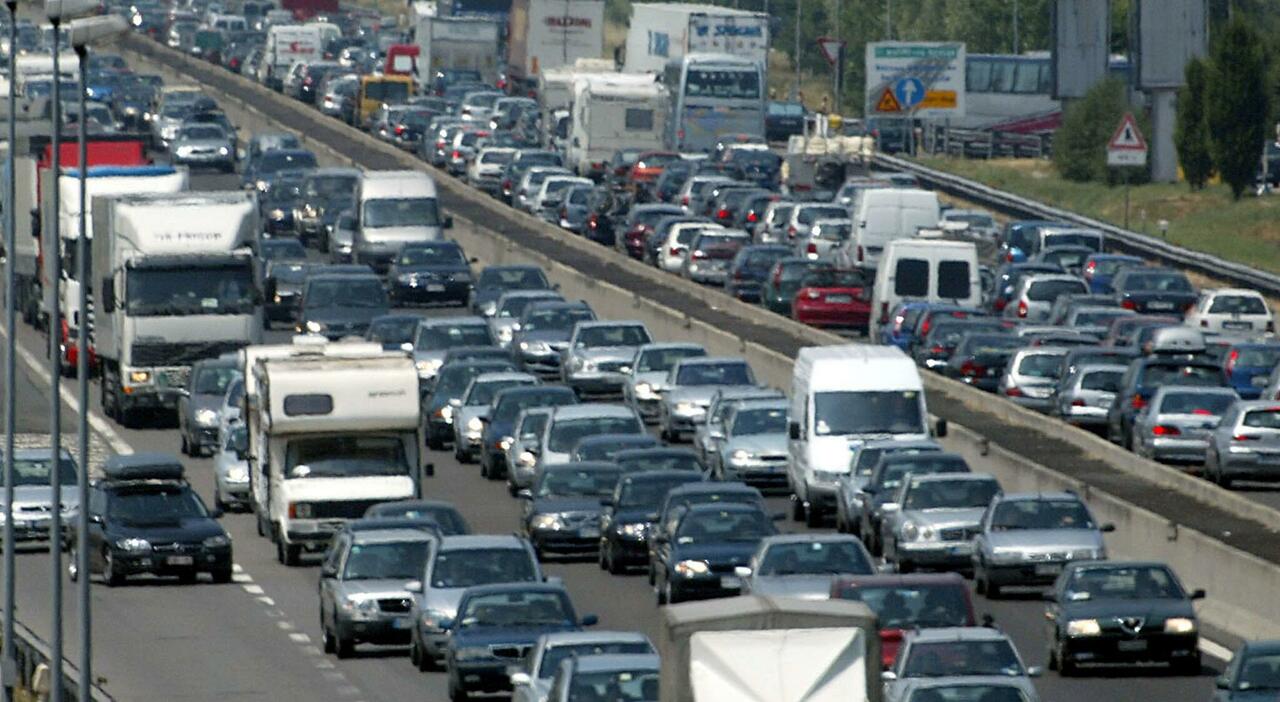 https://statics.cedscdn.it/photos/MED_HIGH/2026/07/24/9670421_24154150_previsioni_traffico_autostrade_oggi_weekend_luglio.jpg