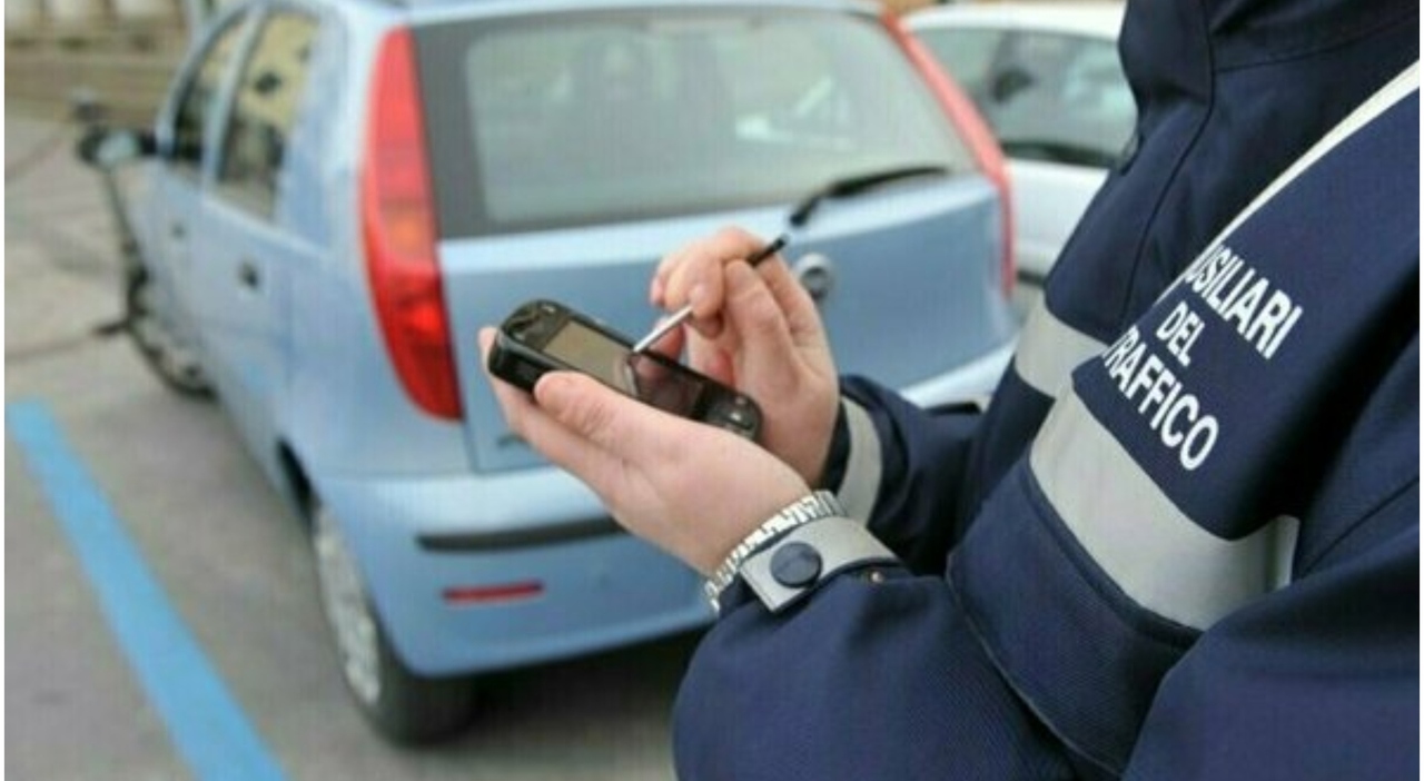 https://statics.cedscdn.it/photos/MED_HIGH/2026/07/24/9670487_24164923_revisione_auto_scaduta_morsi_agenti_azzano_decimo_oggi.jpg