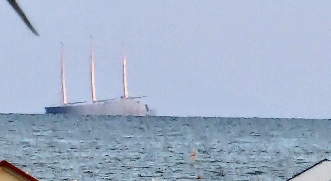 yacht delloligarca russo melnichenko davanti a caorle 232 sotto sequestro dal 2022 per le sanzioni a mosca per la guerra in ucraina da Ilgazzettino.it yacht delloligarca russo melnichenko davanti a caorle 232 sotto sequestro dal 2022 per le sanzioni a mosca per la guerra in ucraina