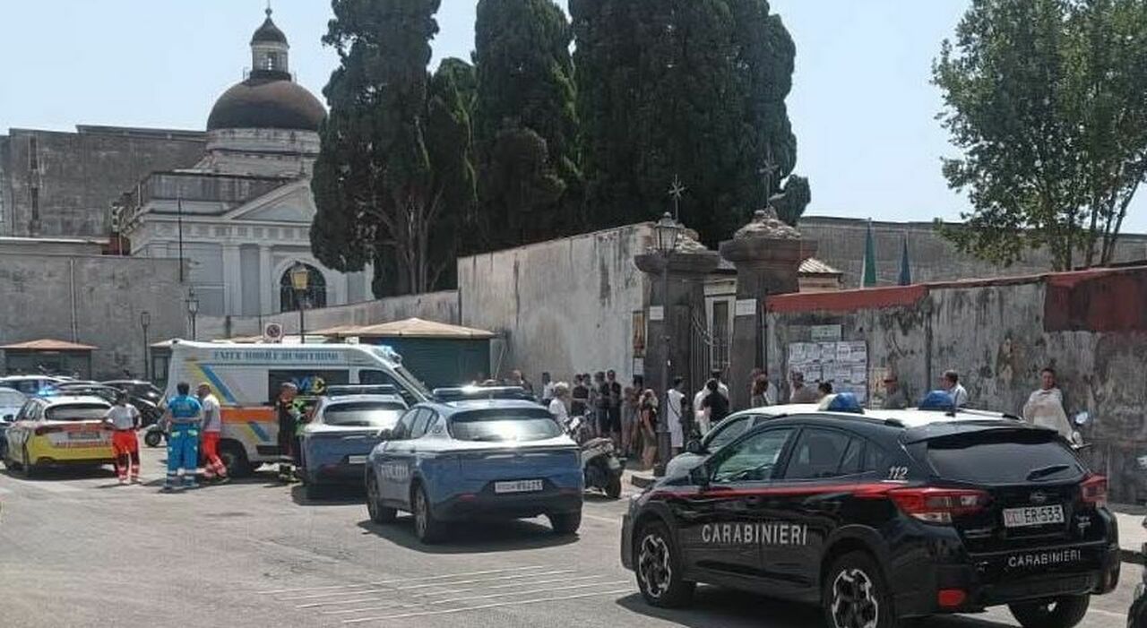 spari nel cimitero di torre annunziata ferita una donna uomo barricato da Ilmattino.it spari nel cimitero di torre annunziata ferita una donna uomo barricato