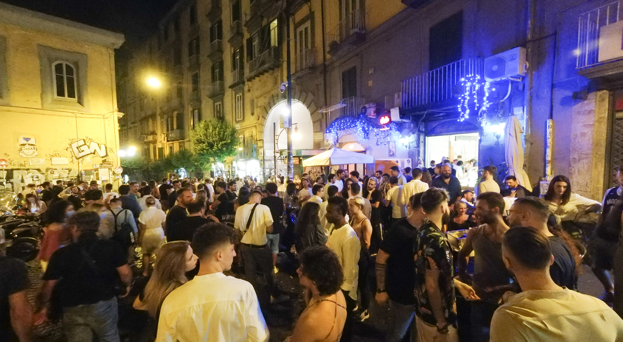 napoli spari in via san sebastiano si consegna alla polizia luomo della stesa da Ilmattino.it napoli spari in via san sebastiano si consegna alla polizia luomo della stesa