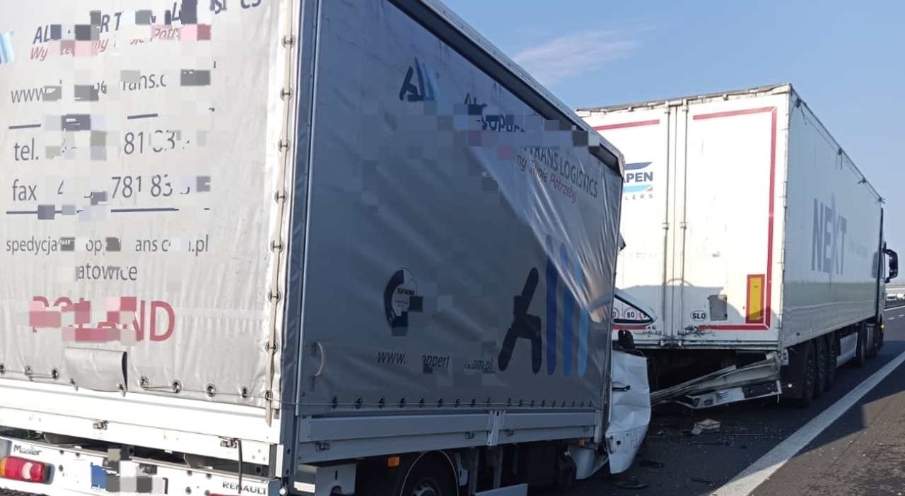 furgone tampona un tir a tutta velocit224 sul tratto maledetto dell a4 muore il conducente chiusure e viabilit224 in tilt da Ilgazzettino.it furgone tampona un tir a tutta velocit224 sul tratto maledetto dell a4 muore il conducente chiusure e viabilit224 in tilt