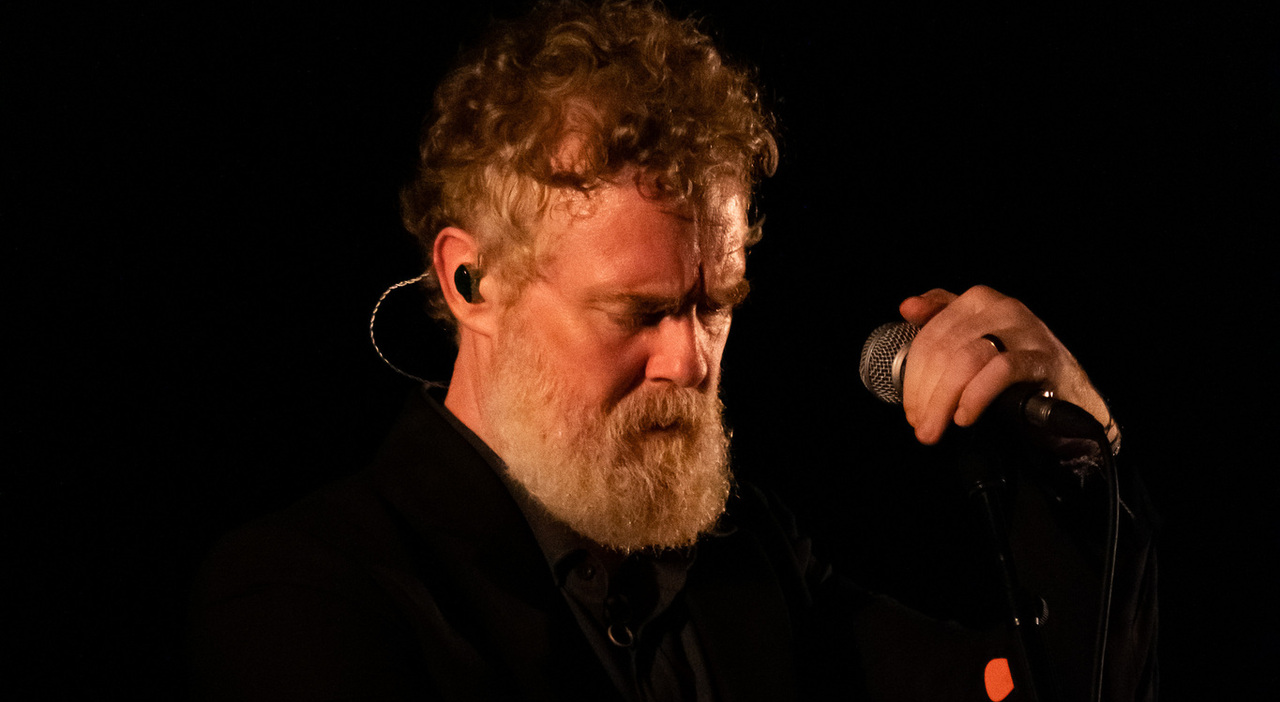 https://statics.cedscdn.it/photos/MED_HIGH/2026/07/29/9679356_29143512_glen_hansard_morto_falling_slowly_the_commitments.jpg