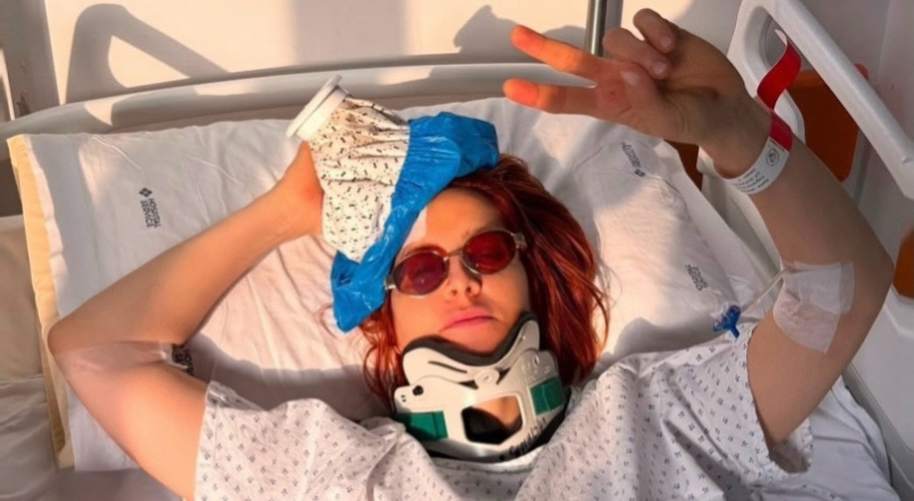 https://statics.cedscdn.it/photos/MED_HIGH/2026/07/31/9682956_31110329_noemi_come_sta_dopo_caduta_oggi_cosa_ha_detto_cantante.jpg