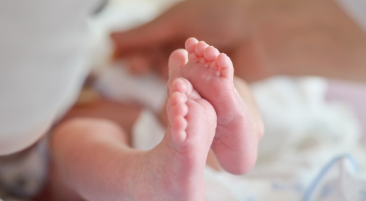 https://statics.cedscdn.it/photos/MED_HIGH/2026/07/31/9683099_31132934_da_neonata_mi_hanno_trovata_in_un_carello_della_spesa._volevo_delle_risposte_dopo_50_anni_ho_rintr.jpg