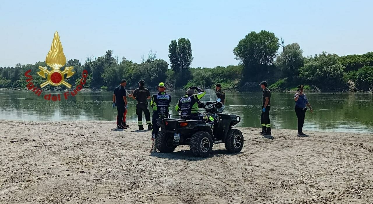 pap224 si tuffa nel po per salvare la figlia e l amichetta recuperato il corpo senza vita del 34enne da Ilgazzettino.it pap224 si tuffa nel po per salvare la figlia e l amichetta recuperato il corpo senza vita del 34enne