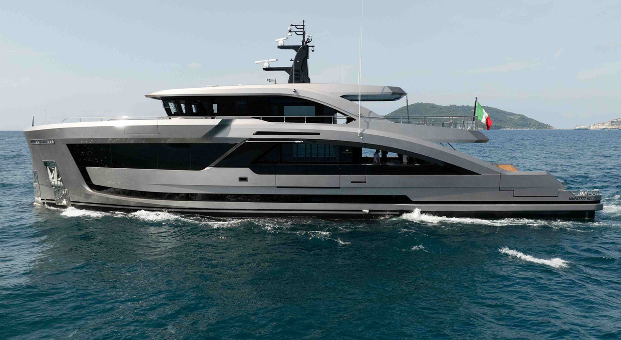 Il Seamore 34, primo crossover-yacht di Antonini Navi