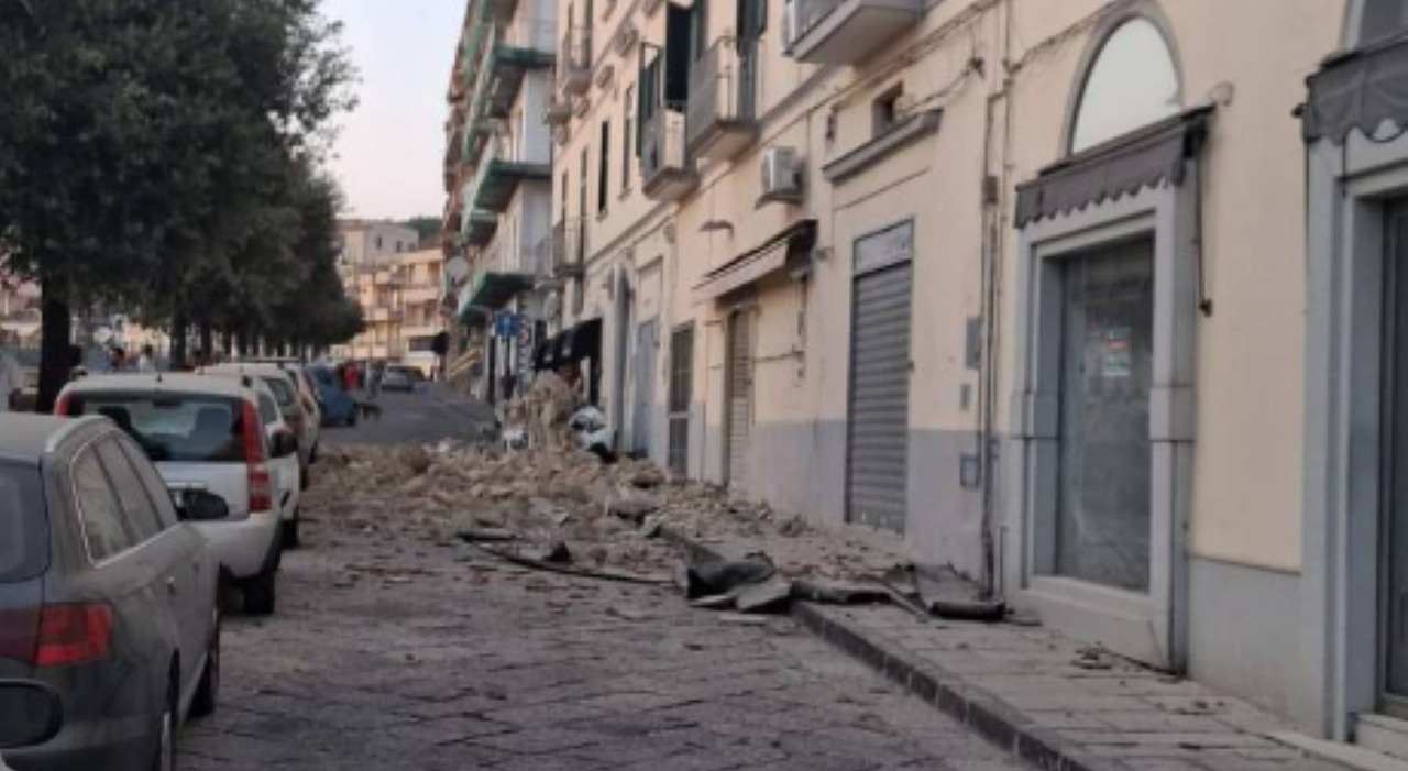 terremoto napoli oggi di magnitudo 47 saltata la corrente in diversi quartieri danni a pozzuoli paura sui social mai sentito cos236 forte da Ilmessaggero.it terremoto napoli oggi di magnitudo 47 saltata la corrente in diversi quartieri danni a pozzuoli paura sui social mai sentito cos236 forte