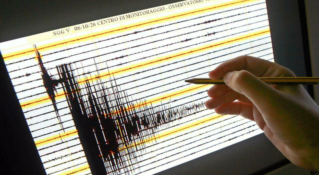 https://statics.cedscdn.it/photos/MED_HIGH/2026/07/31/9683502_31200521_terremoto_napoli1.jpg