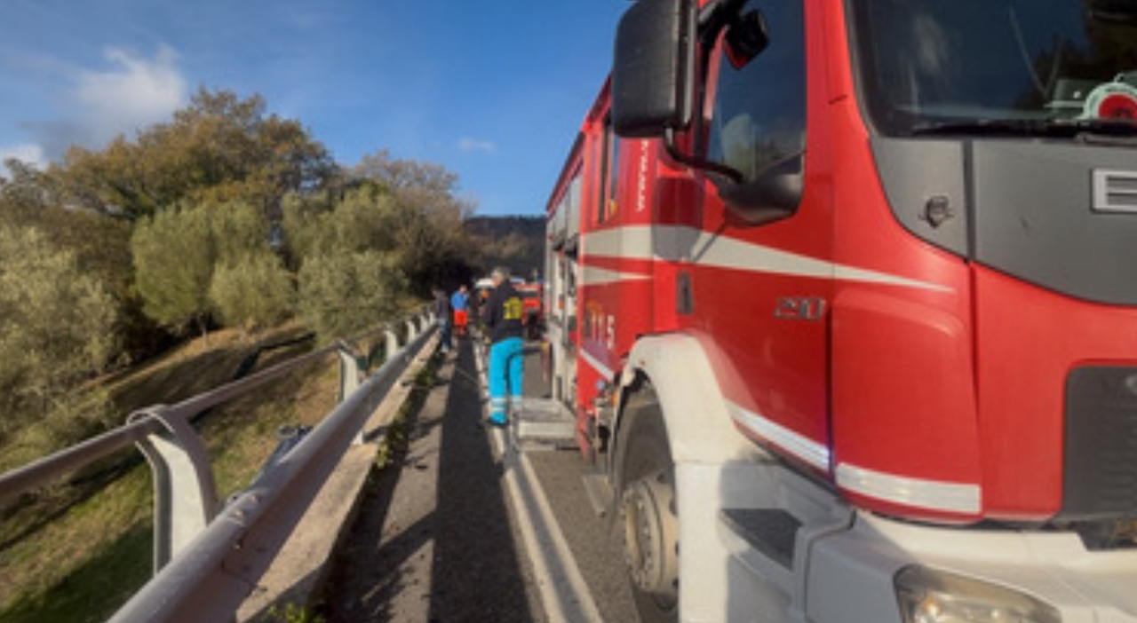 tragedia sulla cilentana scontro tra auto e moto muore un centauro feriti un padre e due bambini da Ilmattino.it tragedia sulla cilentana scontro tra auto e moto muore un centauro feriti un padre e due bambini