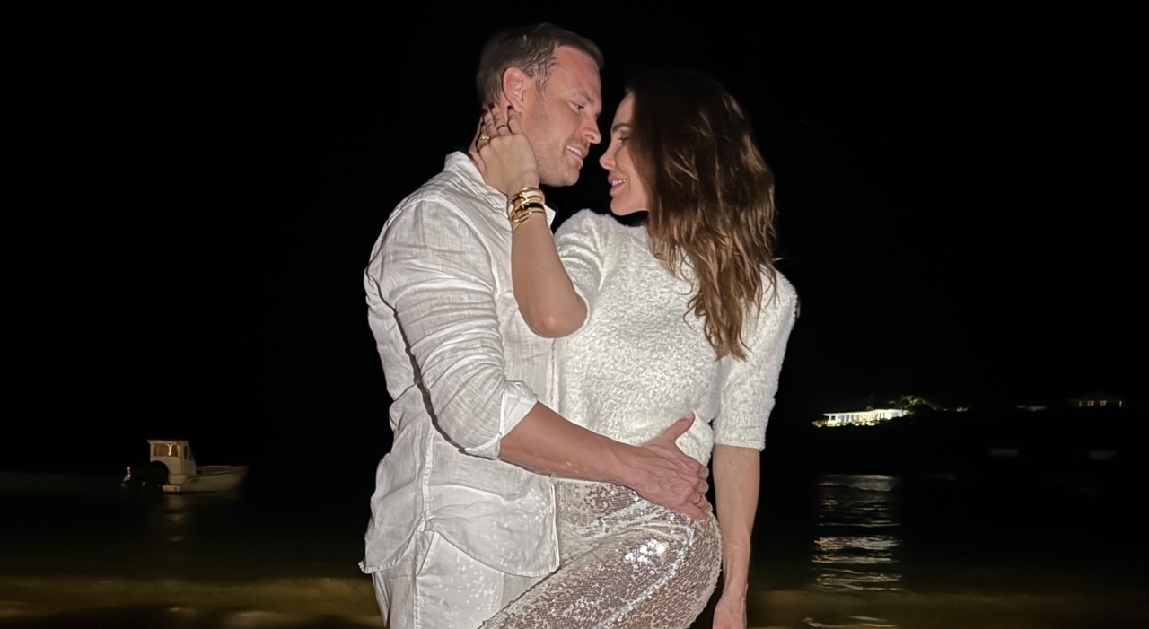 https://statics.cedscdn.it/photos/MED_HIGH/2026/08/01/9684985_01160833_ilary_blasi_matrimonio.jpg