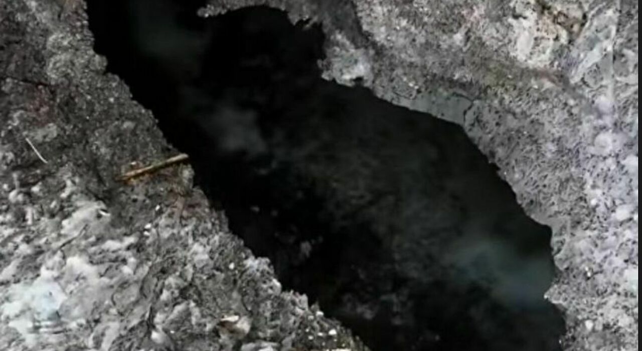 marmolada in agonia il caldo torrido scioglie il ghiacciaio fiumi d acqua crepe e seracchi rischio frane improvvise da Ilgazzettino.it marmolada in agonia il caldo torrido scioglie il ghiacciaio fiumi d acqua crepe e seracchi rischio frane improvvise