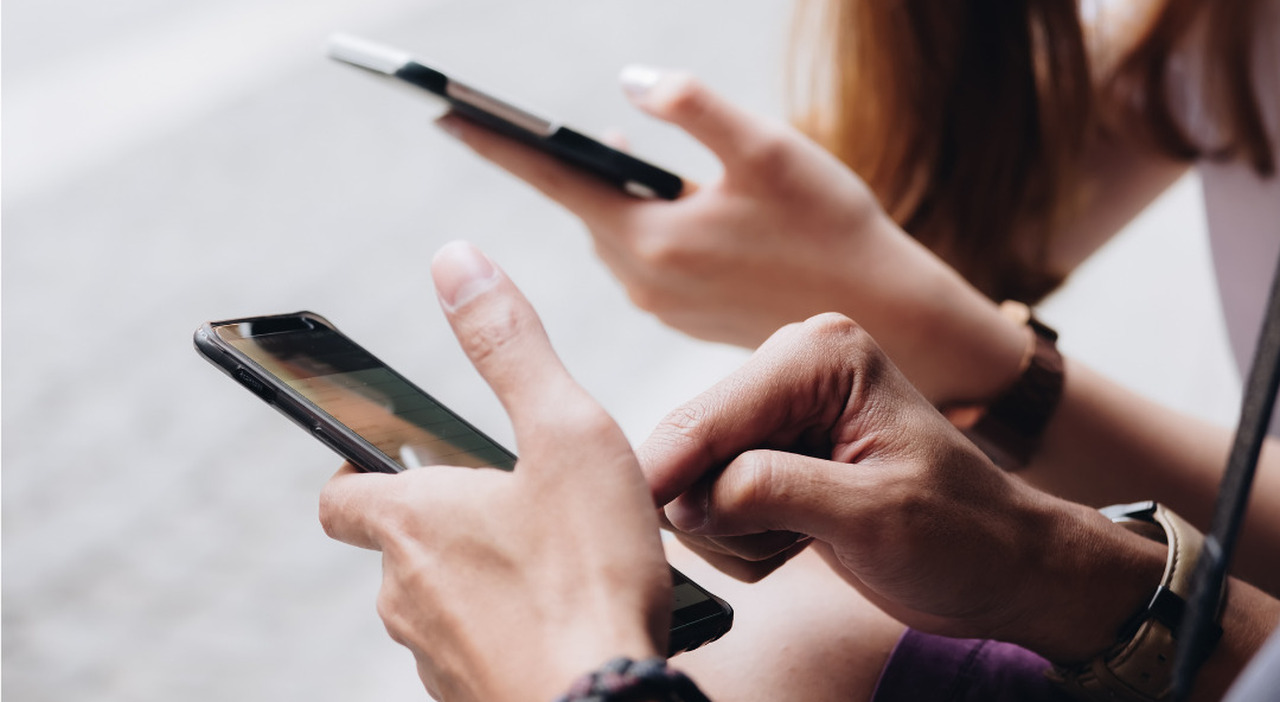 Un gruppo di truffatori online si è appropriato di circa 500 mila euro, con un veneziano che ha denunciato il giro di frodi