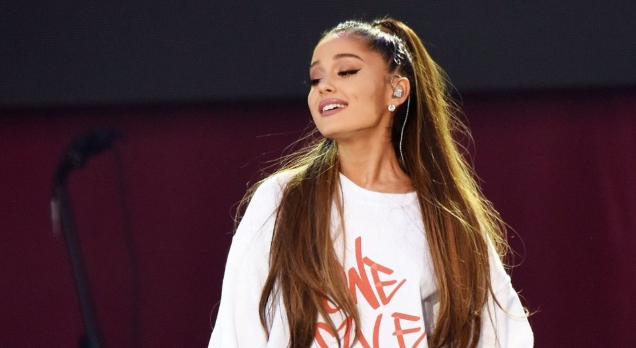 https://statics.cedscdn.it/photos/MED_HIGH/2026/08/03/9687852_03093005_ariana_grande_1_.jpg