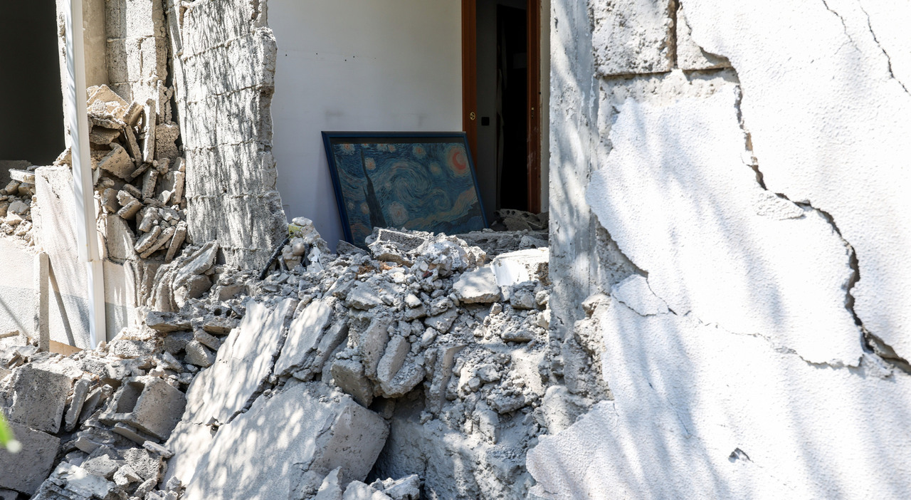 terremoto a pozzuoli allerta sciacalli dopo il sisma scatta il primo arresto da Ilmattino.it terremoto a pozzuoli allerta sciacalli dopo il sisma scatta il primo arresto