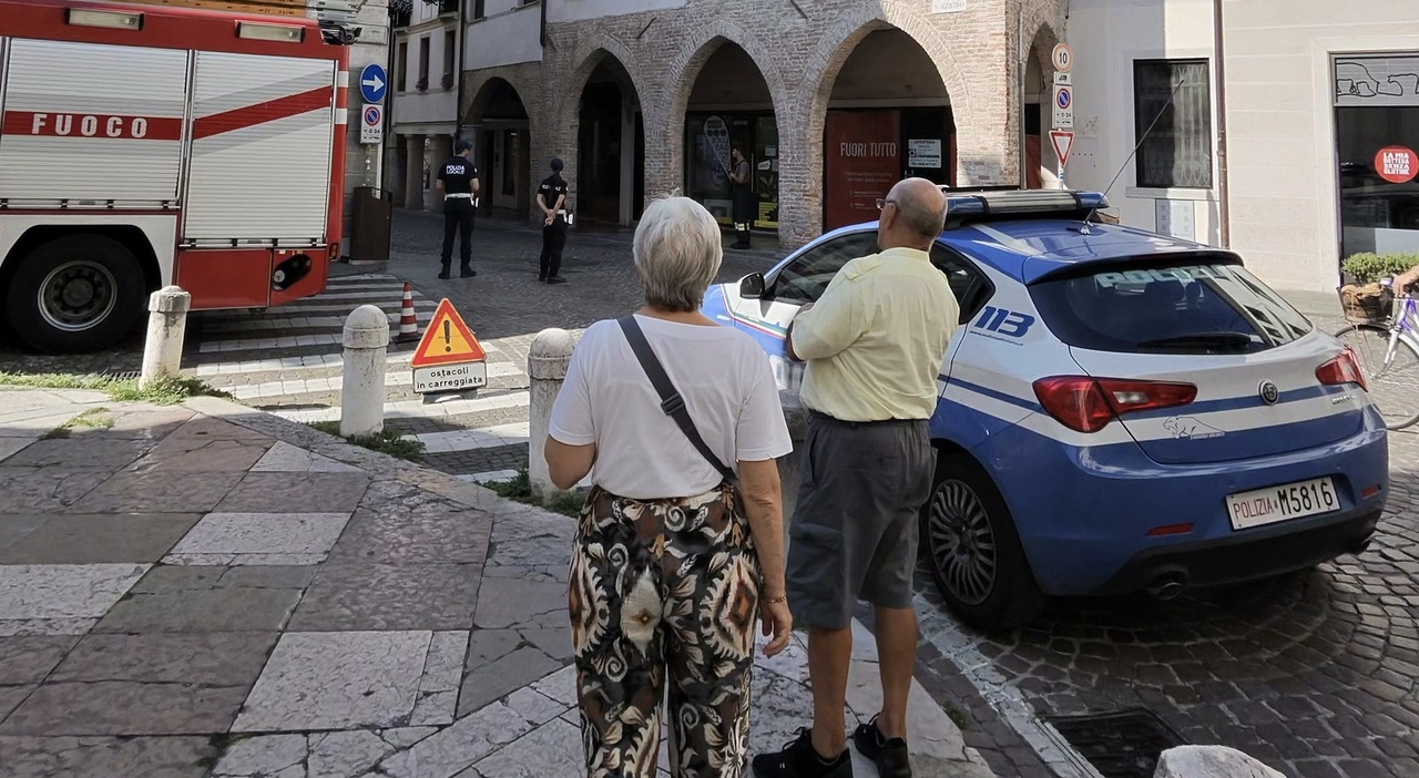 donna barricata in casa in pieno centro chiusa via sant agostino sindaco e vice sul posto per trattare da Ilgazzettino.it donna barricata in casa in pieno centro chiusa via sant agostino sindaco e vice sul posto per trattare