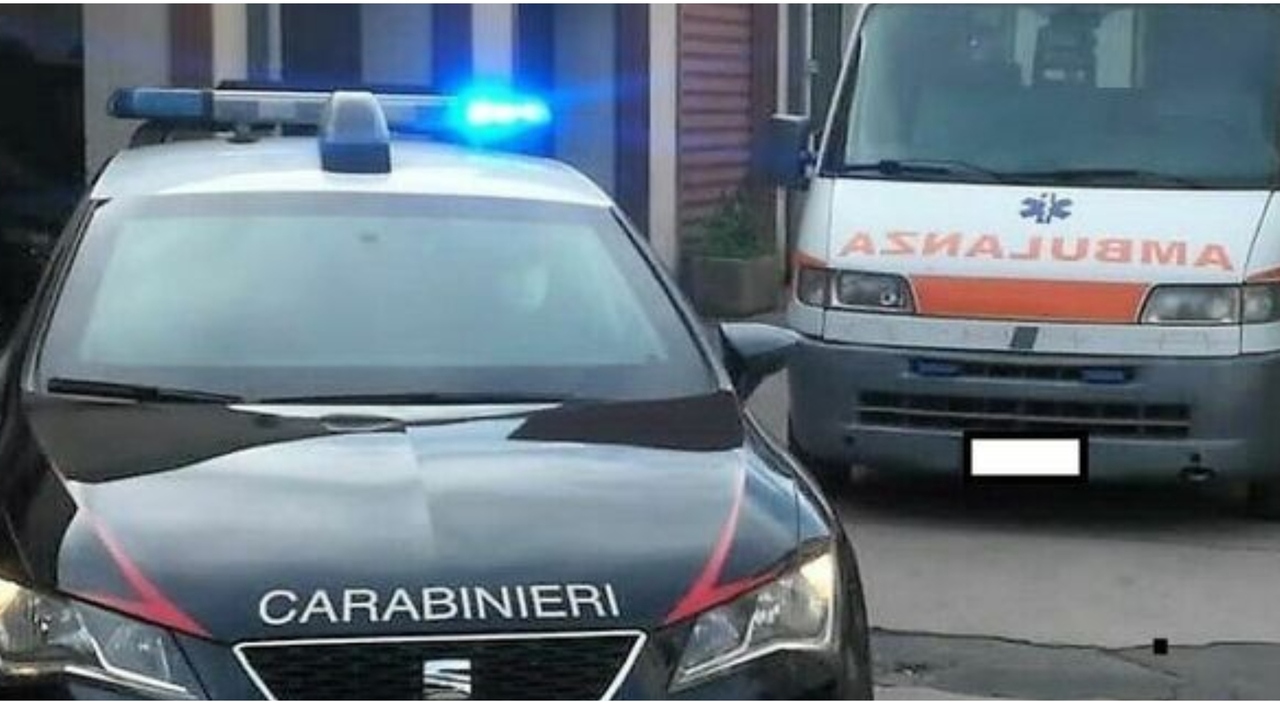https://statics.cedscdn.it/photos/MED_HIGH/2026/08/03/9687909_03104346_accoltellato_spalle_piazza_roccarainola_oggi.jpg