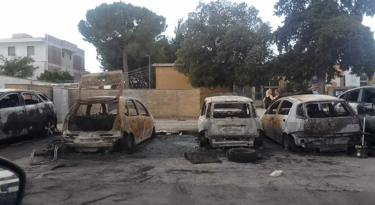 salento maxi incendio un auto prende fuoco ne bruciano altre cinque da Quotidianodipuglia.it salento maxi incendio un auto prende fuoco ne bruciano altre cinque