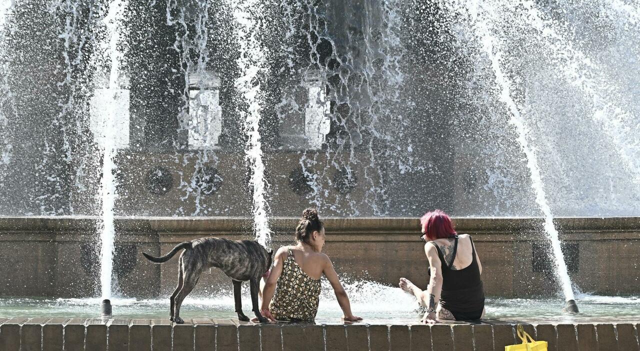 https://statics.cedscdn.it/photos/MED_HIGH/2026/08/03/9688391_03184547_caldo_italia_bollino_rosso_quali_citta.jpg