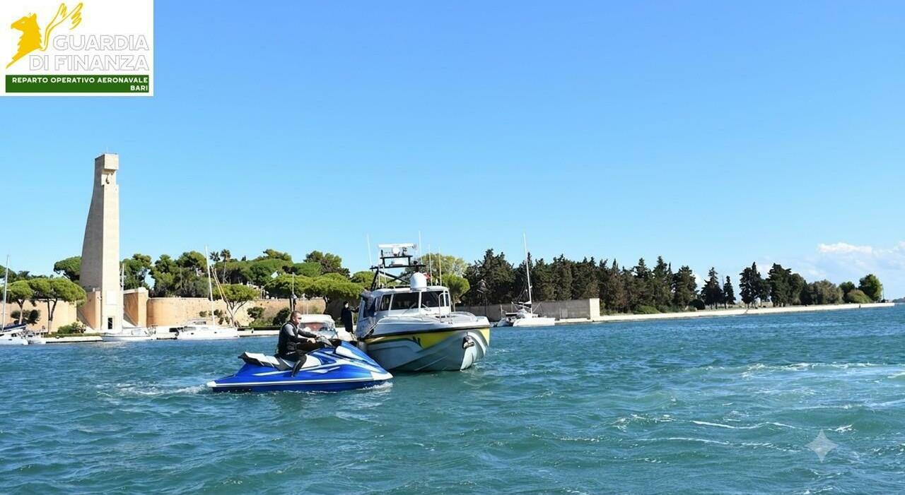 acquascooter tra i bagnanti dopo le segnalazioni controlli a tappeto e multe da Quotidianodipuglia.it acquascooter tra i bagnanti dopo le segnalazioni controlli a tappeto e multe